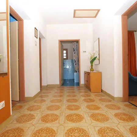 Branko 1348 Apartmán *